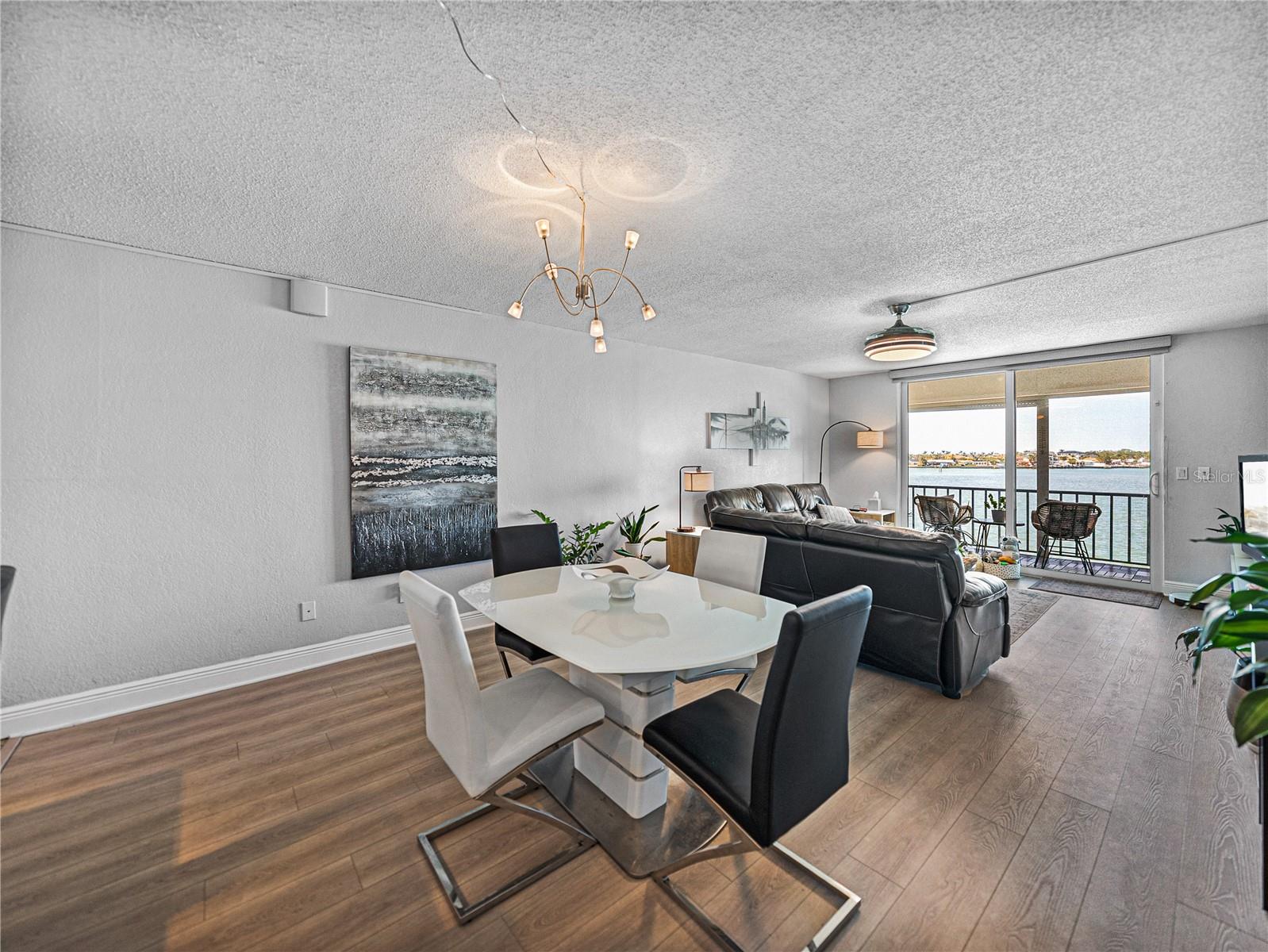 Image 21 of 40 For 7910 Sun Island Drive S 301