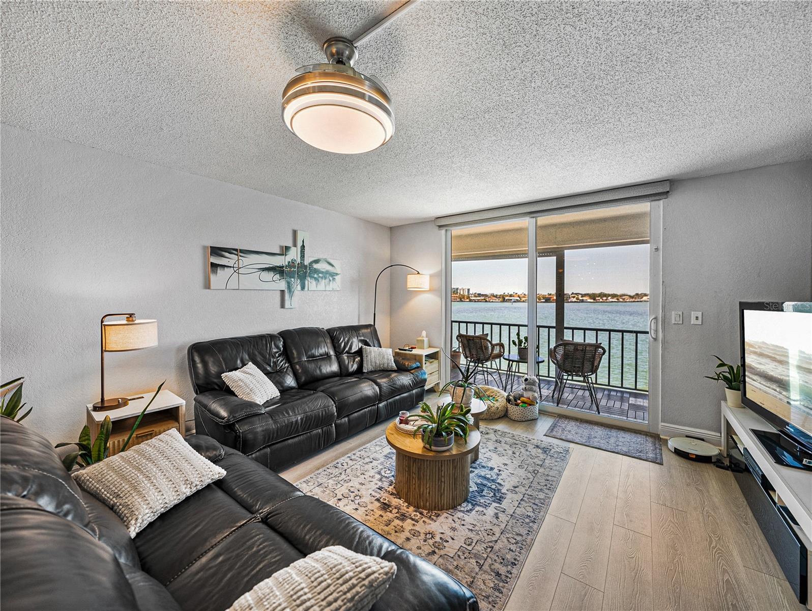 Image 23 of 40 For 7910 Sun Island Drive S 301
