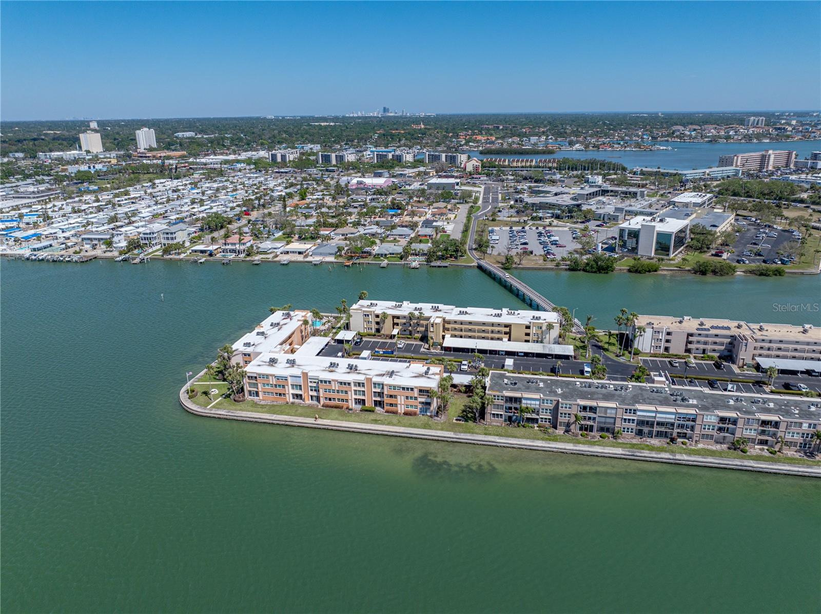 Image 31 of 40 For 7910 Sun Island Drive S 301