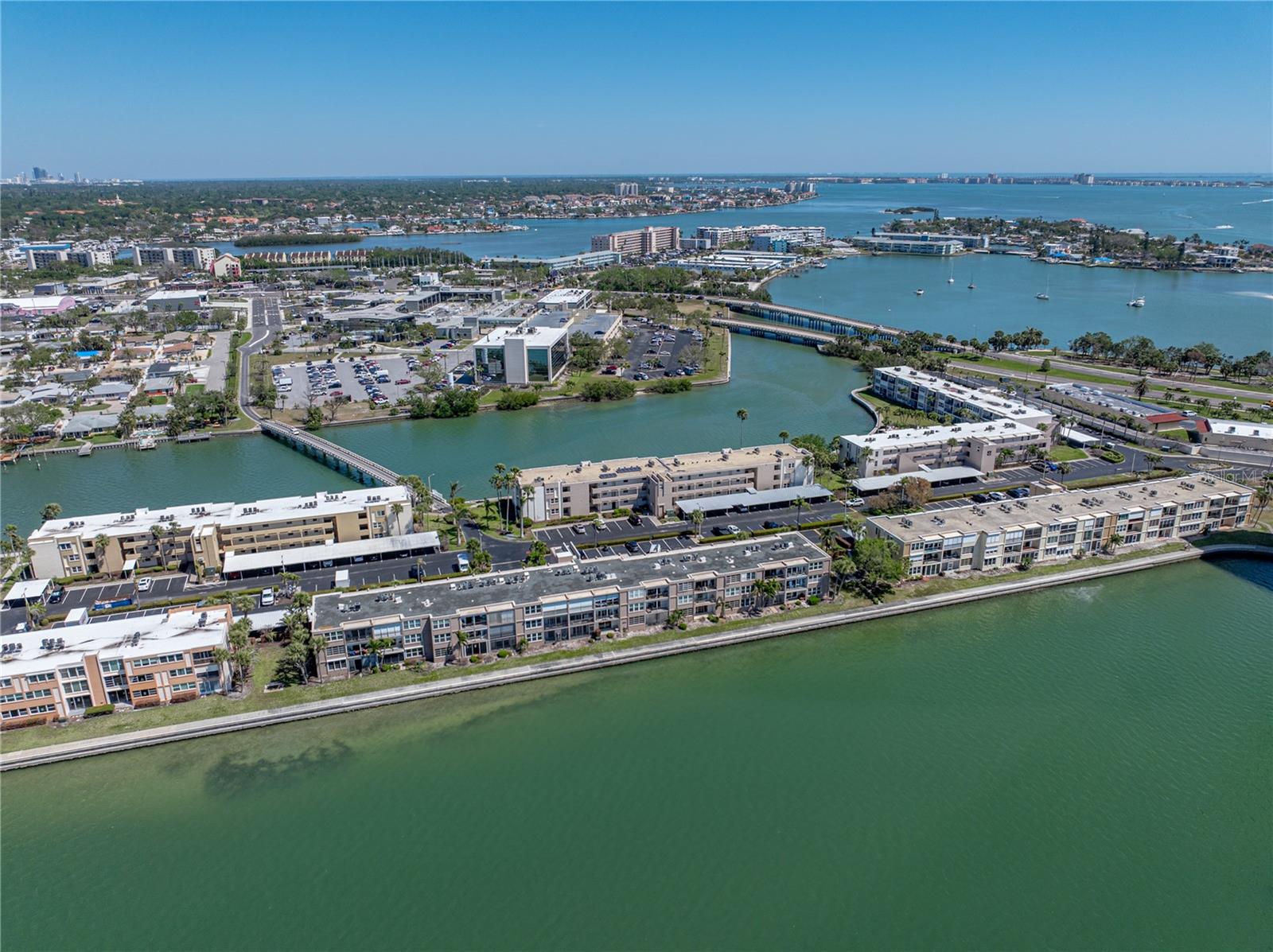 Image 32 of 40 For 7910 Sun Island Drive S 301