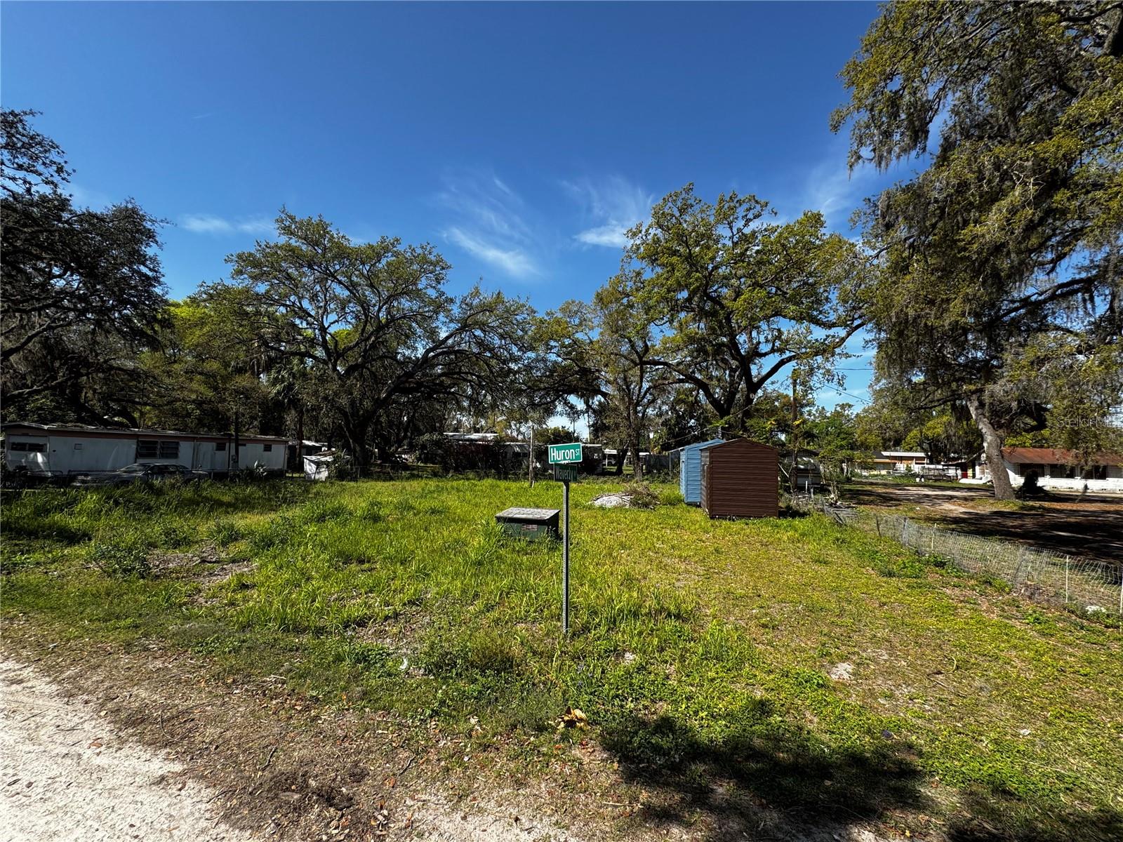 Listing photo id 1 for 4919 Huron Street