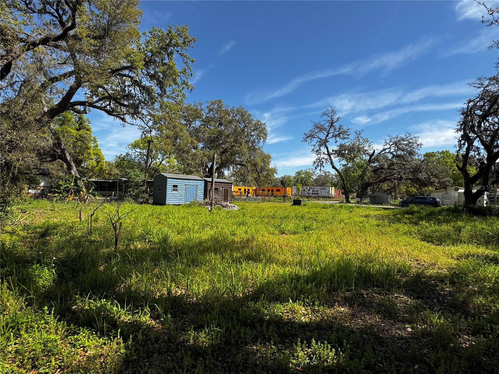 Listing photo id 3 for 4919 Huron Street