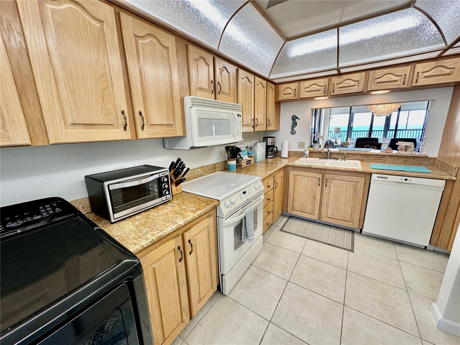 Image 66 of 91 For 15462 Gulf Boulevard 501