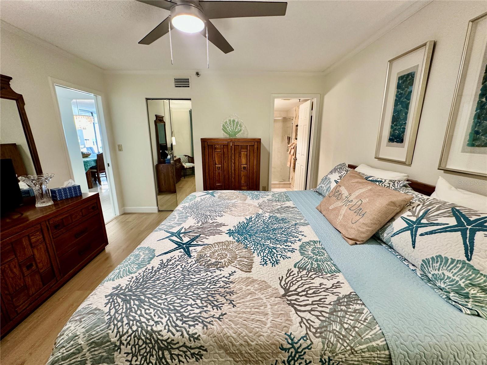 Image 75 of 91 For 15462 Gulf Boulevard 501