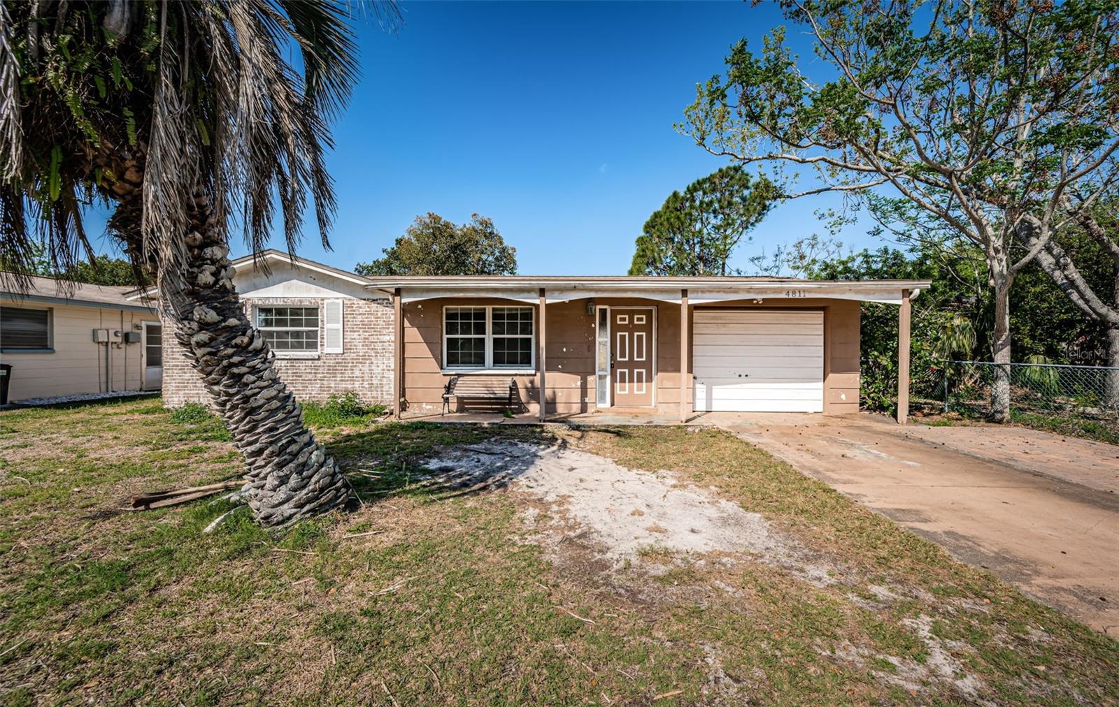 Listing photo id 31 for 4811 Daphne Street