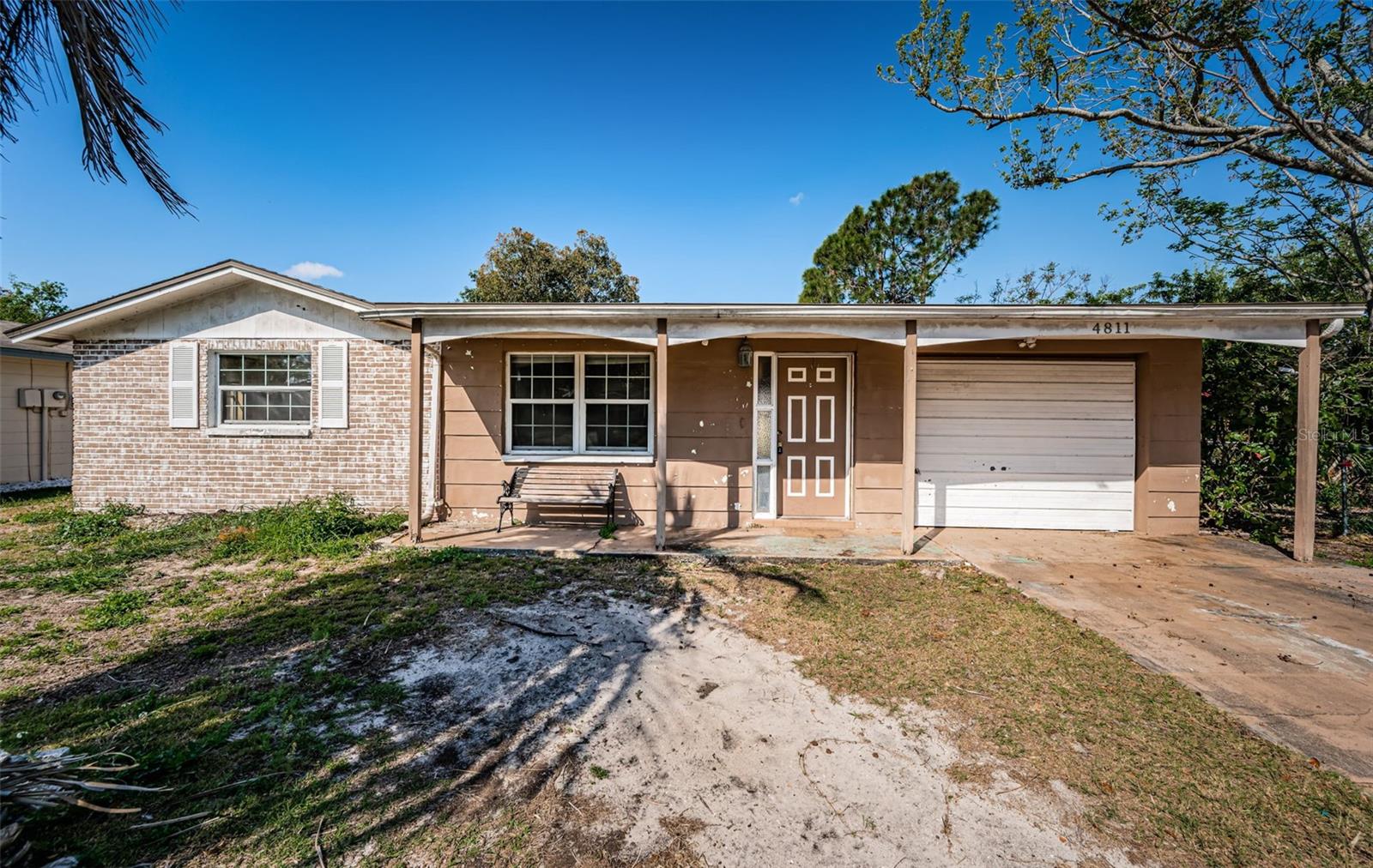 Listing photo id 34 for 4811 Daphne Street