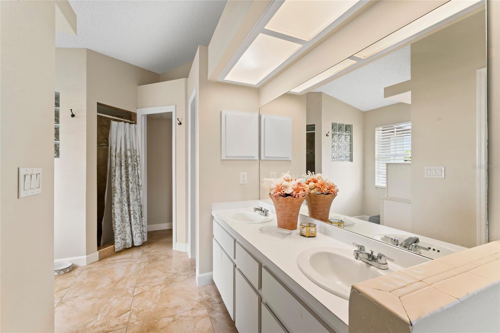 Image 21 of 51 For 1037 Jamaica Way