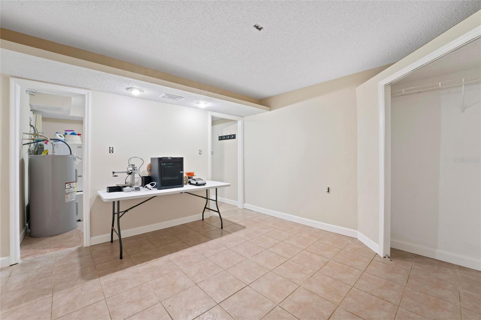 Image 46 of 51 For 1037 Jamaica Way