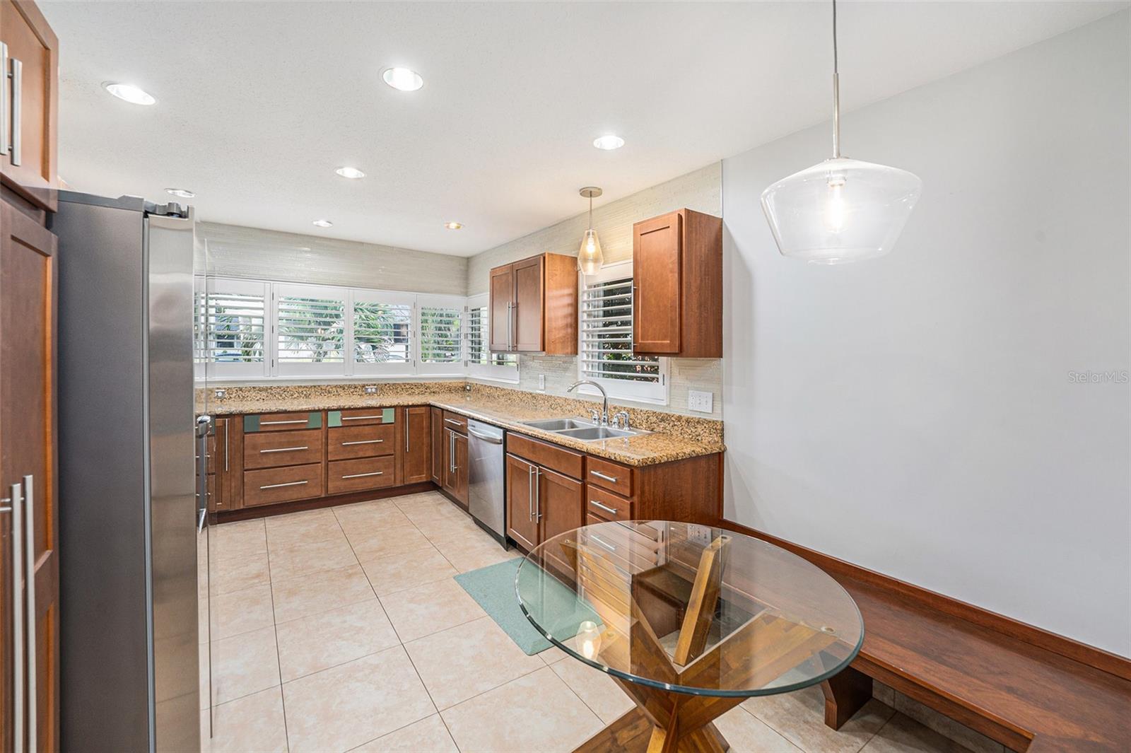 Image 10 of 26 For 6727 Burlington Avenue N