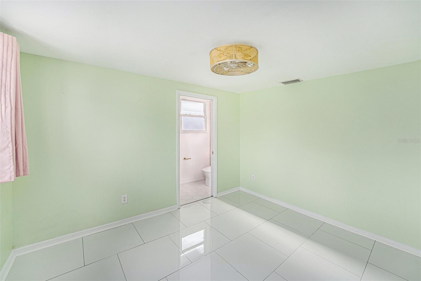 Image 18 of 26 For 6727 Burlington Avenue N