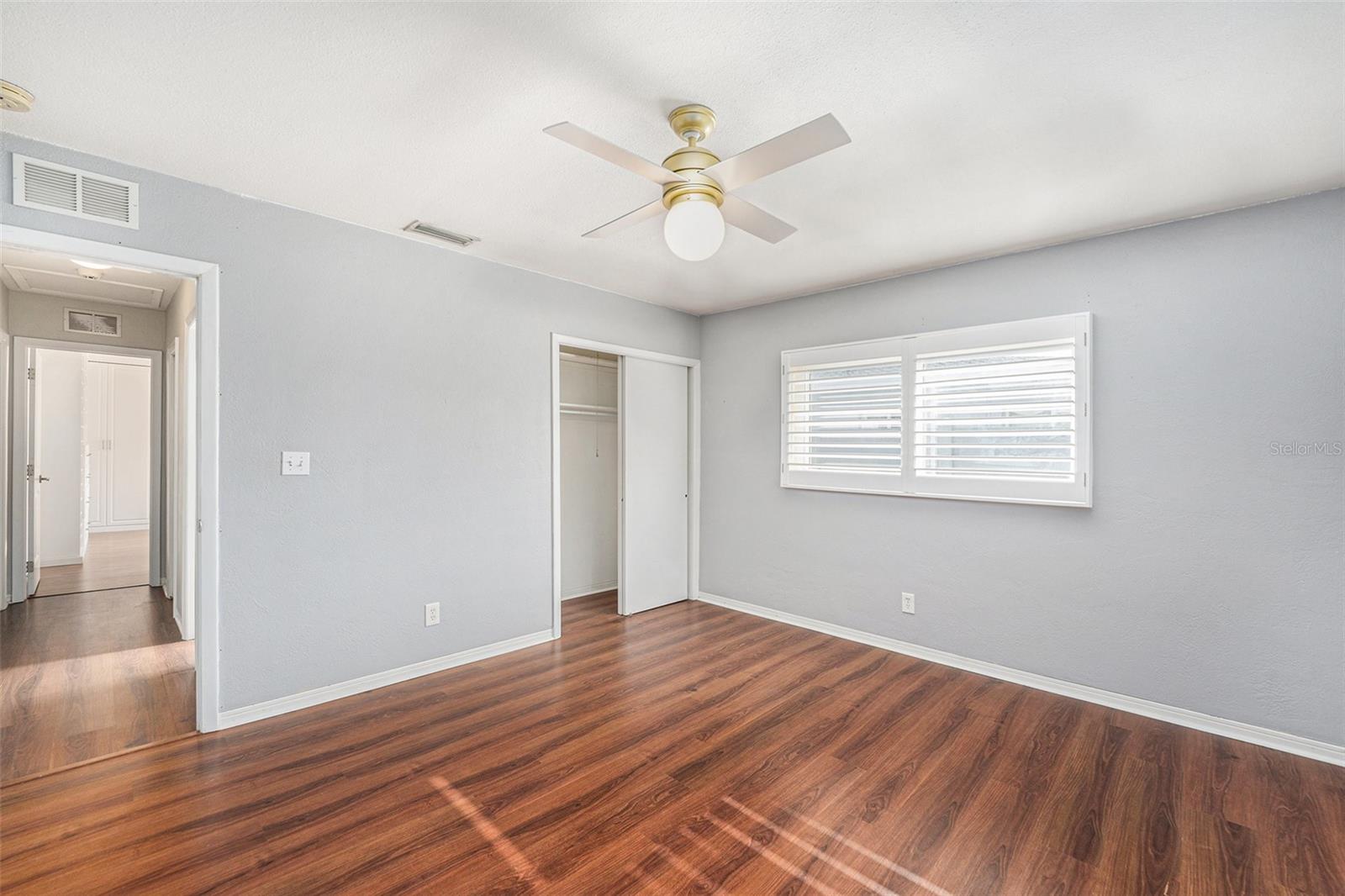 Image 21 of 26 For 6727 Burlington Avenue N