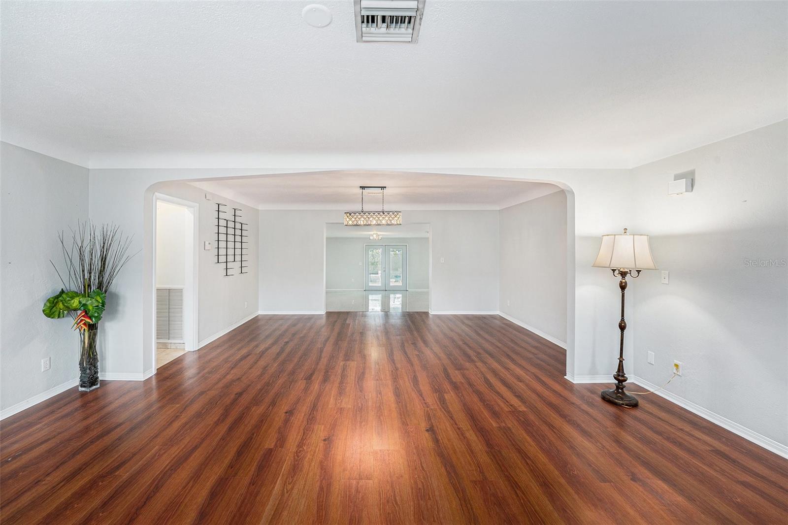 Image 6 of 26 For 6727 Burlington Avenue N