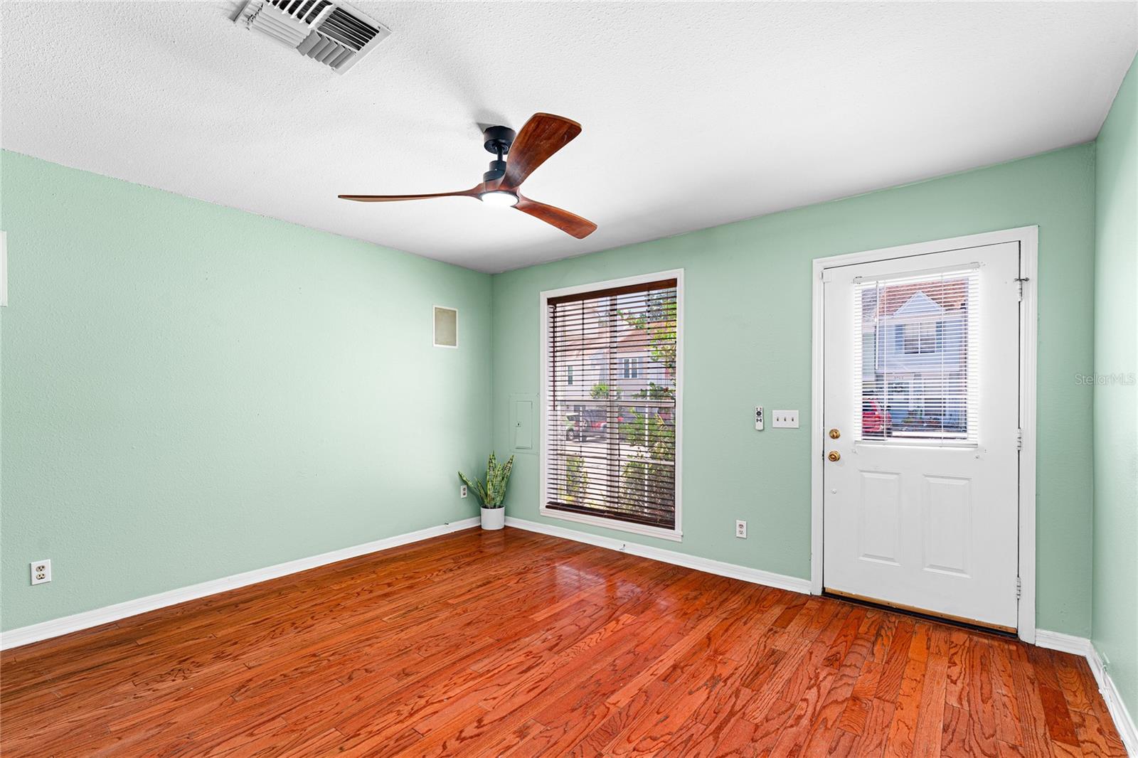 Image 6 of 38 For 5704 Bratton Drive 2