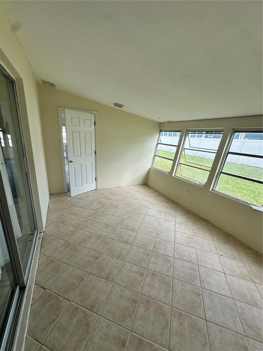 Image 27 of 44 For 5056 42nd Street S