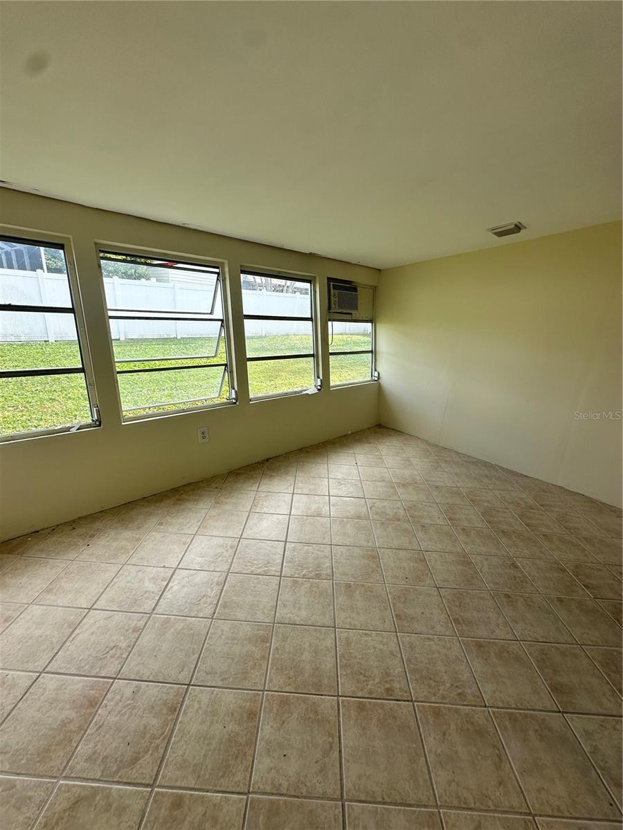 Image 28 of 44 For 5056 42nd Street S