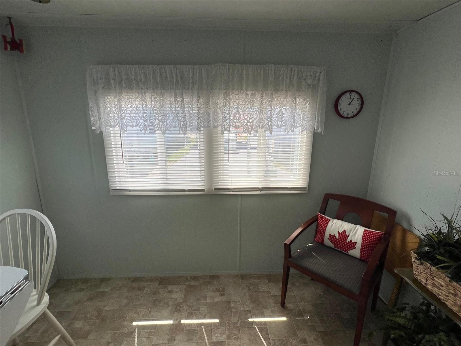 Listing photo id 8 for 12766 Seminole Boulevard 53