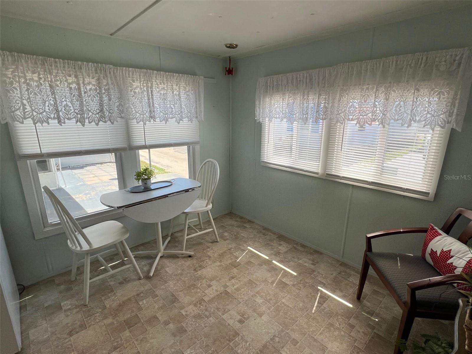 Listing photo id 9 for 12766 Seminole Boulevard 53