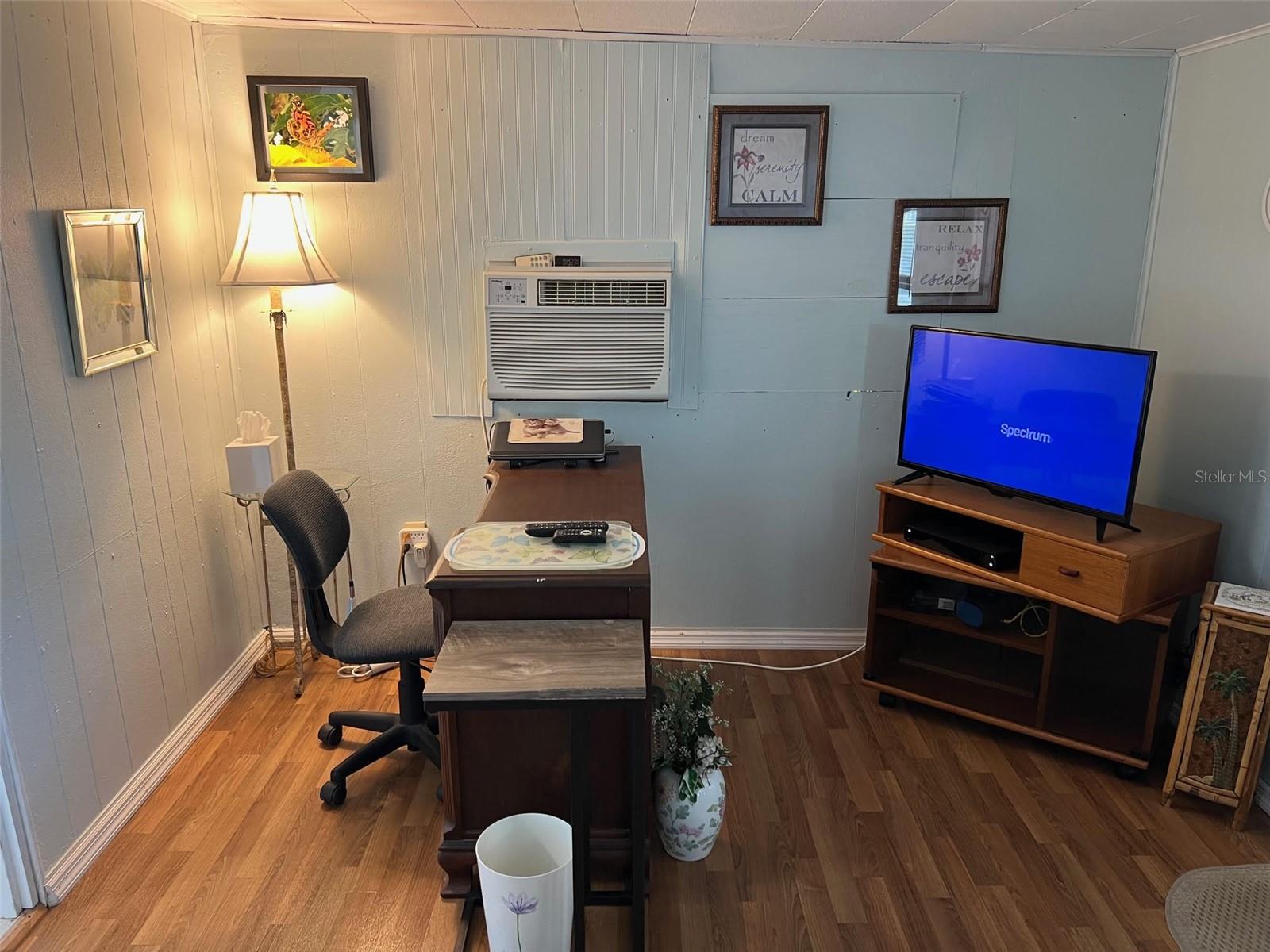 Listing photo id 11 for 12766 Seminole Boulevard 53