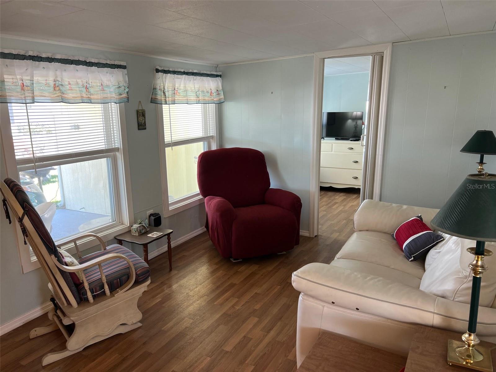 Listing photo id 12 for 12766 Seminole Boulevard 53