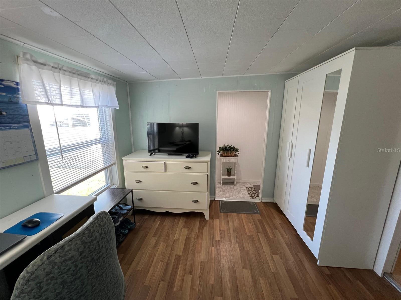 Listing photo id 13 for 12766 Seminole Boulevard 53