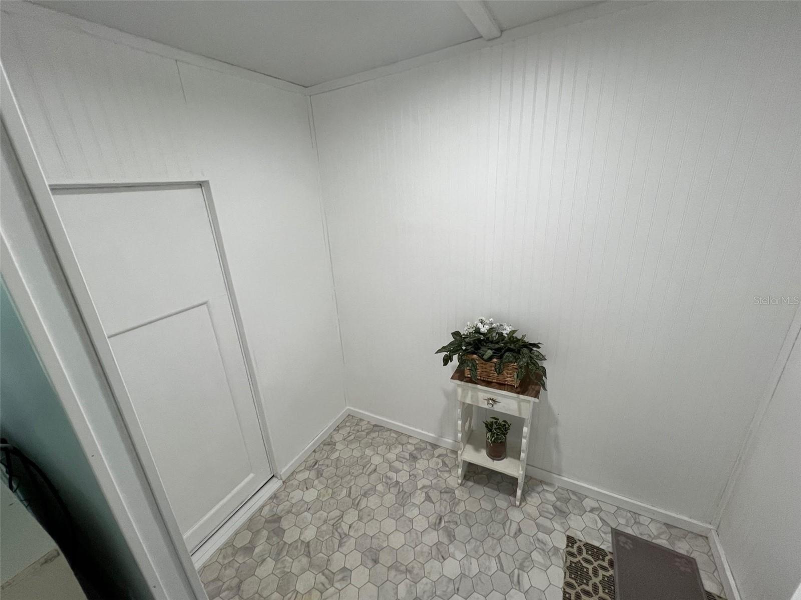Listing photo id 16 for 12766 Seminole Boulevard 53