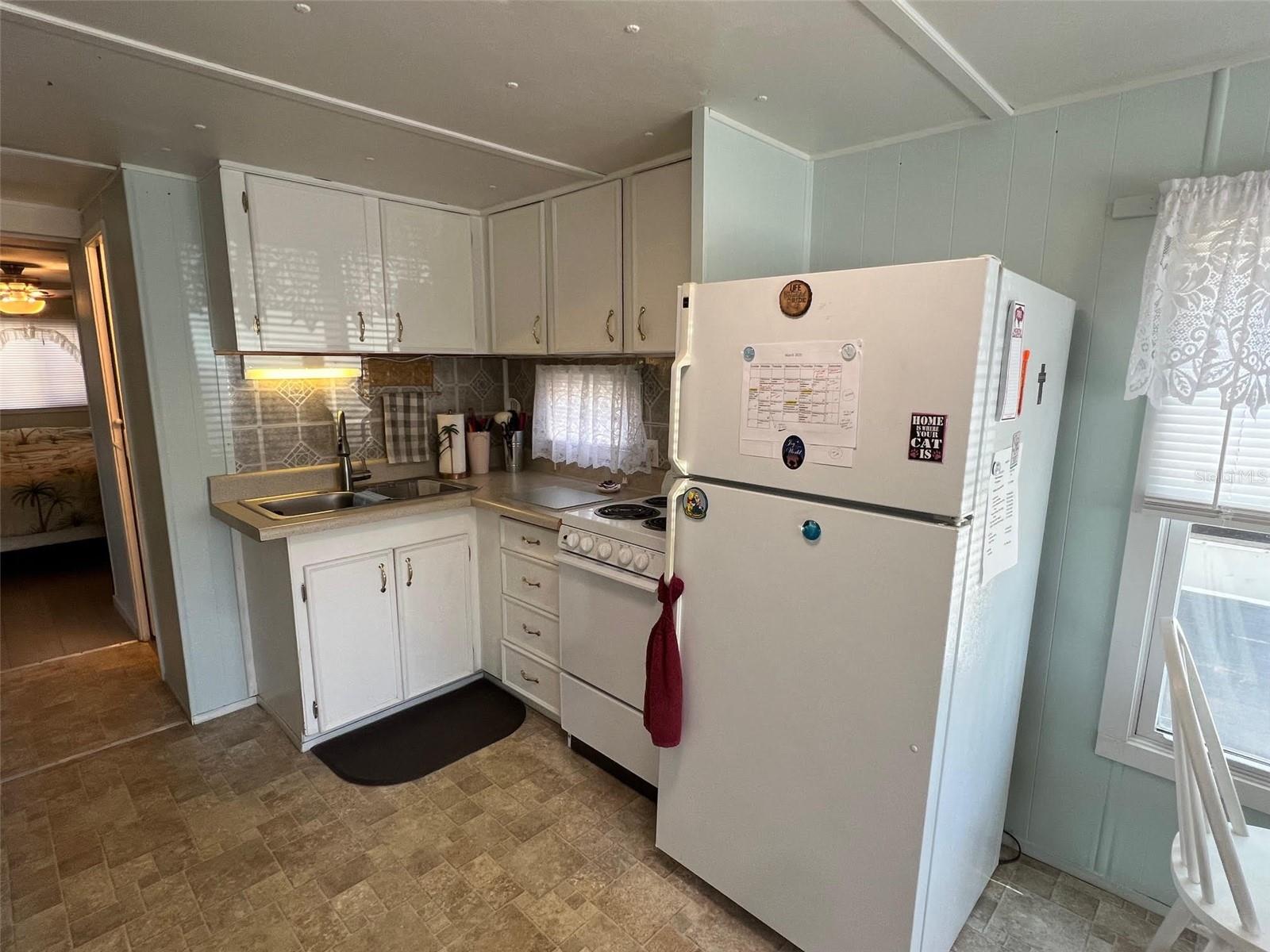 Listing photo id 4 for 12766 Seminole Boulevard 53
