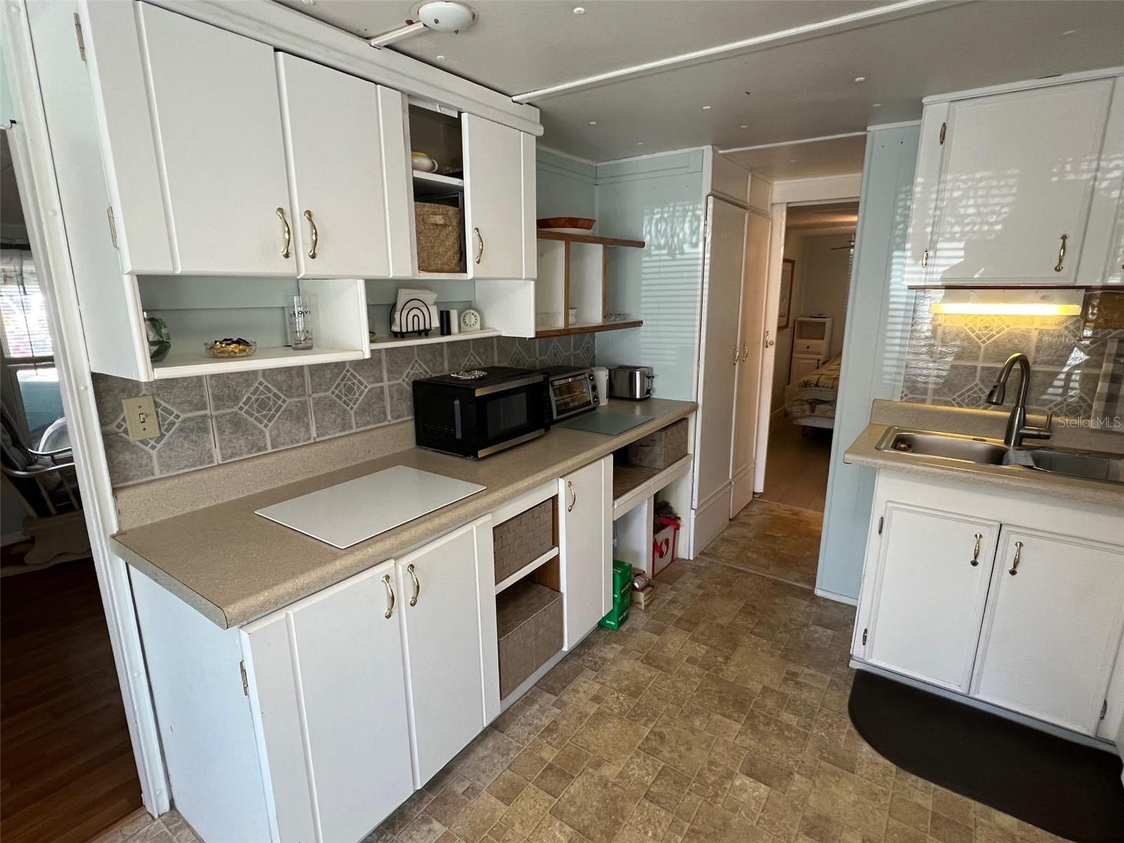 Listing photo id 5 for 12766 Seminole Boulevard 53