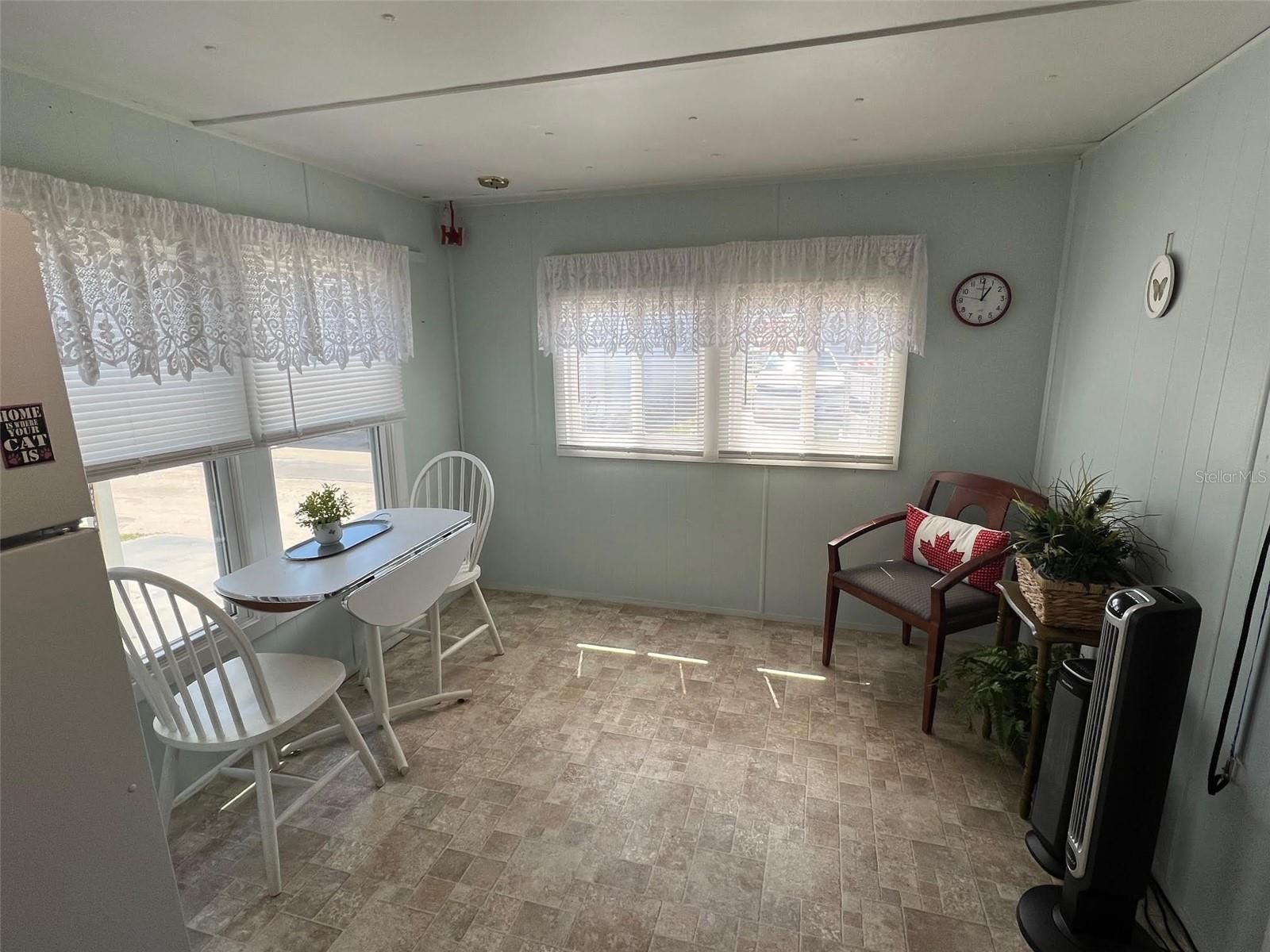 Listing photo id 7 for 12766 Seminole Boulevard 53