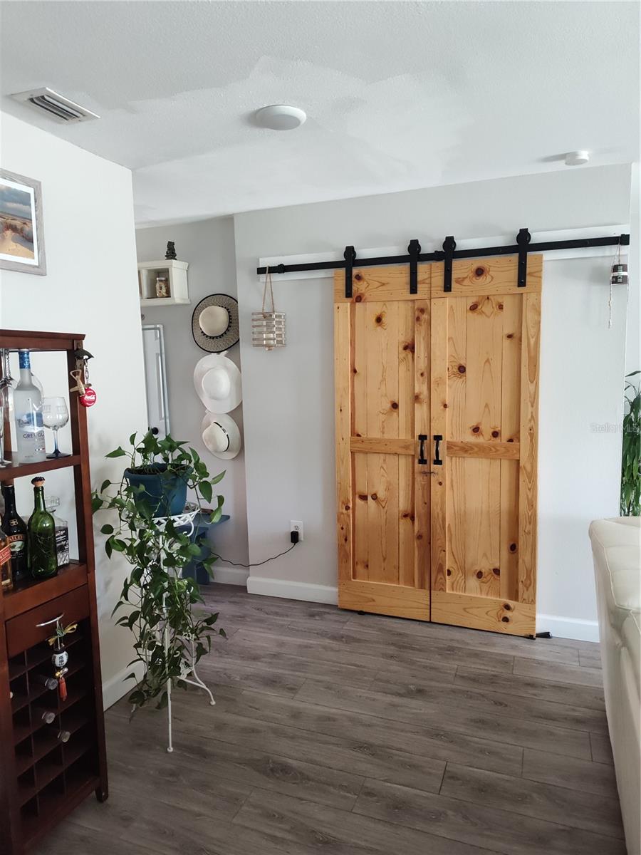 Image 18 of 63 For 2700 Bayshore Blvd #561