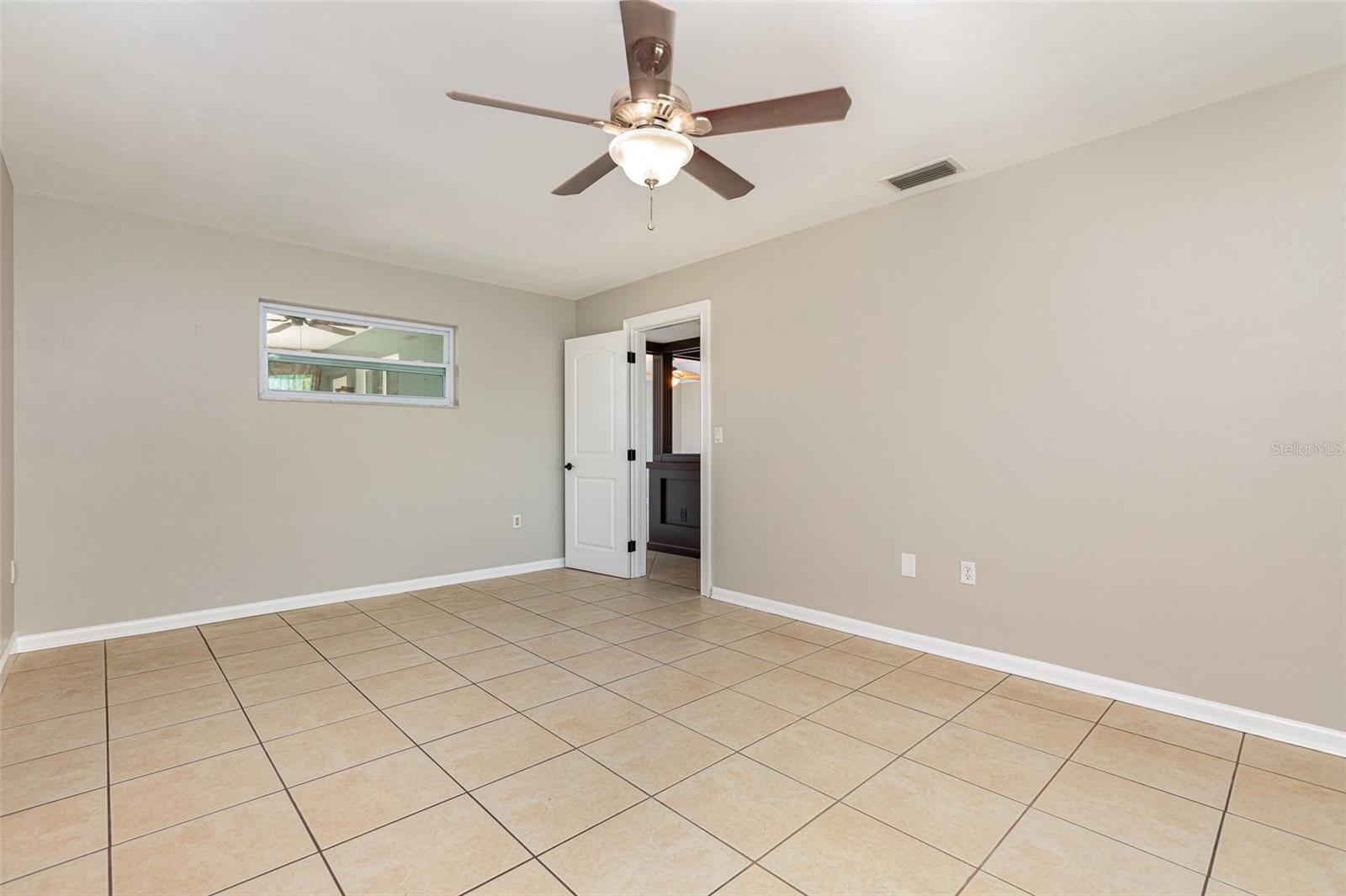 Image 15 of 27 For 4 Oakland Hills Court