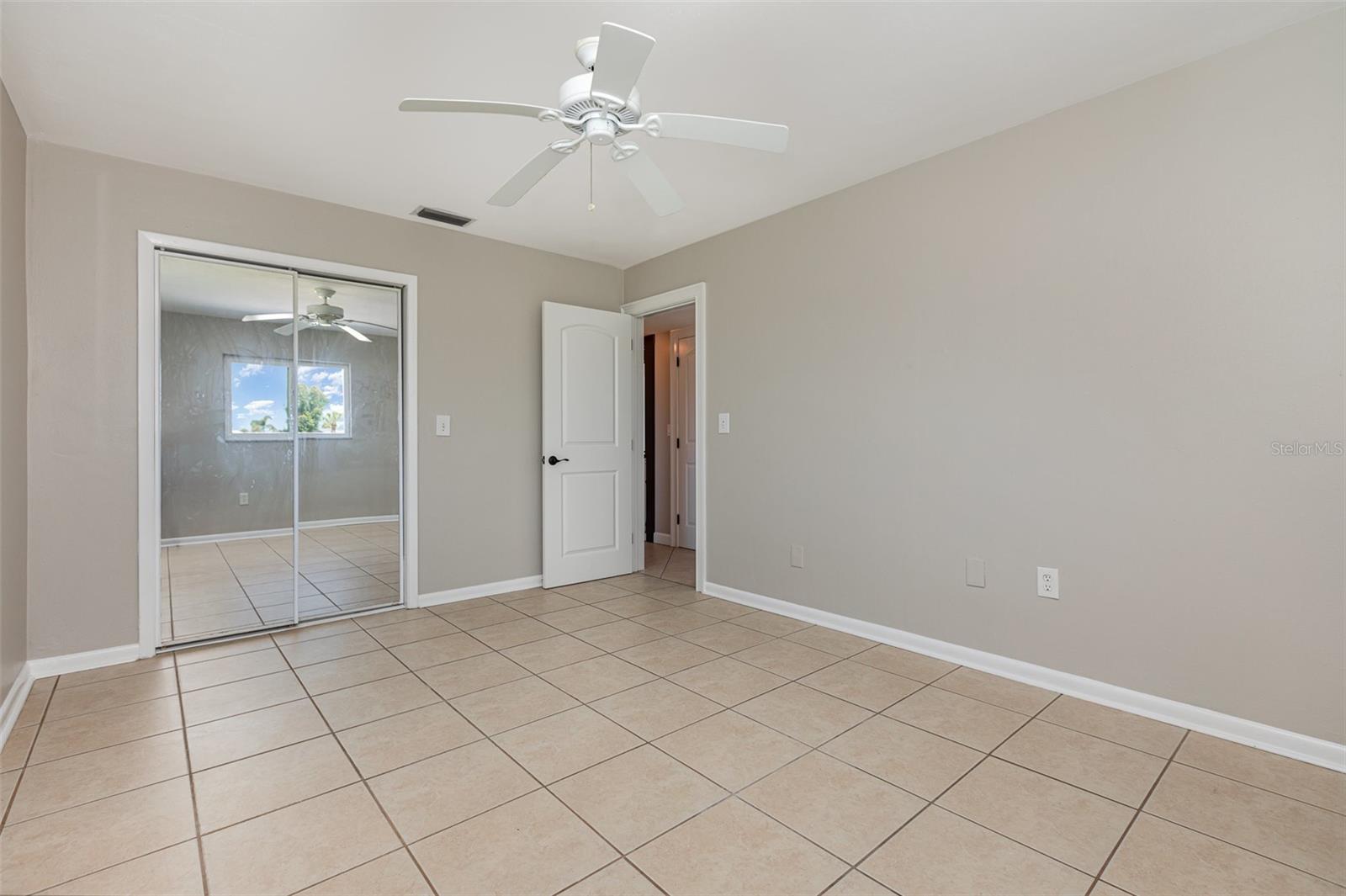Image 21 of 27 For 4 Oakland Hills Court