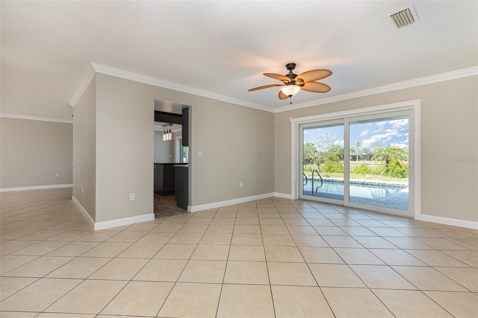 Image 6 of 27 For 4 Oakland Hills Court