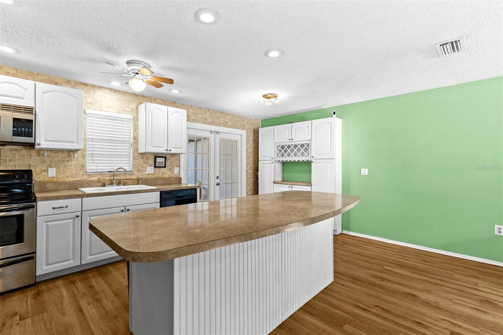 Listing photo id 15 for 11918 Dietz Drive 28