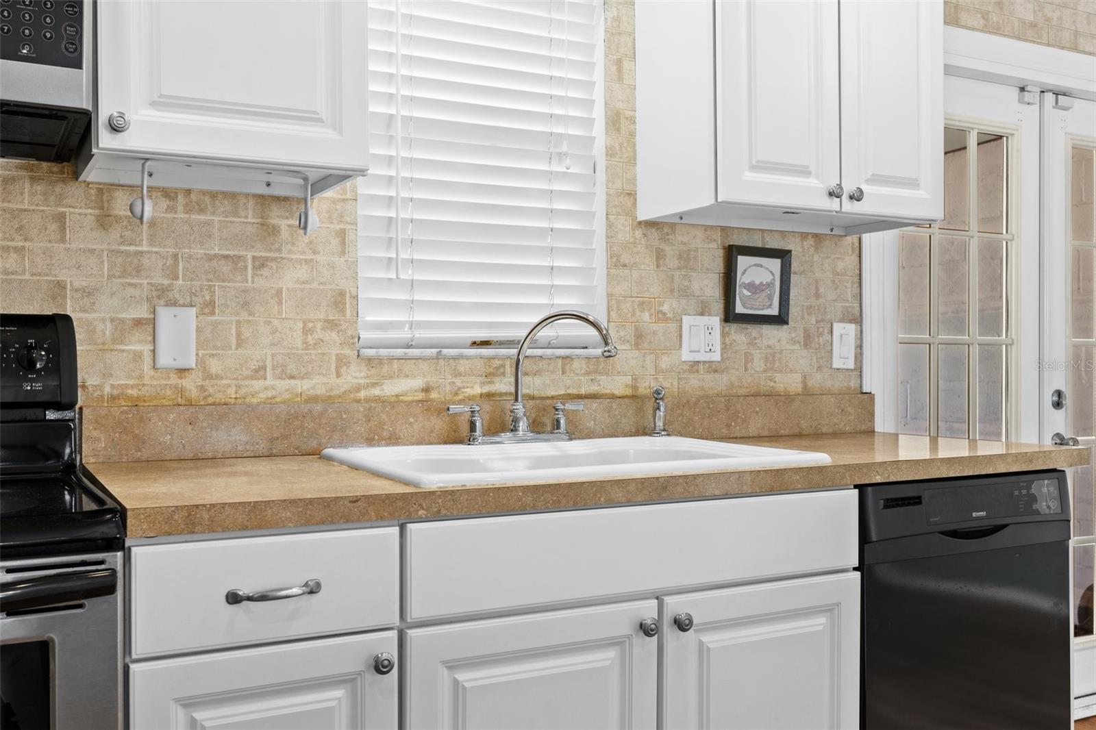 Listing photo id 16 for 11918 Dietz Drive 28