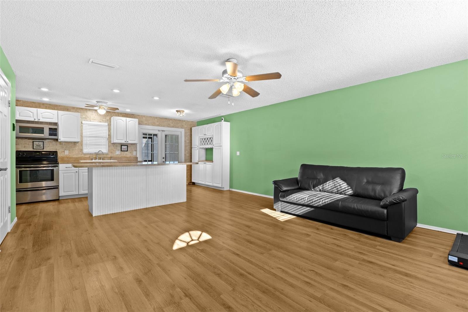 Listing photo id 21 for 11918 Dietz Drive 28
