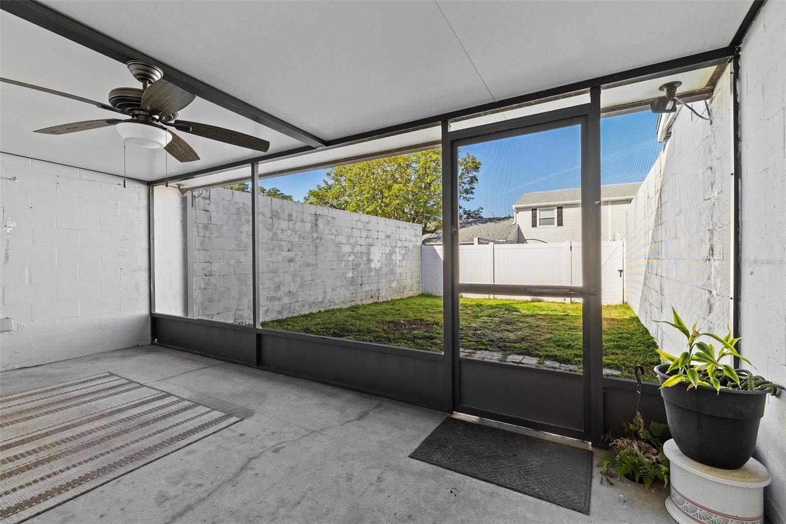 Listing photo id 28 for 11918 Dietz Drive 28