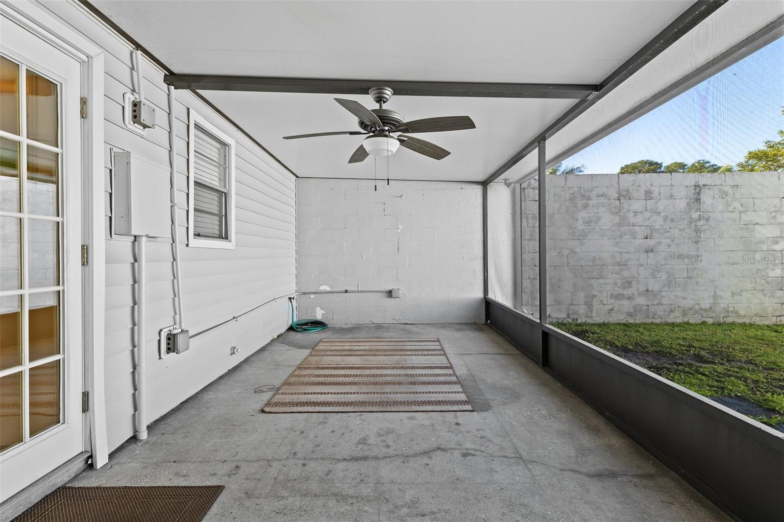 Listing photo id 29 for 11918 Dietz Drive 28