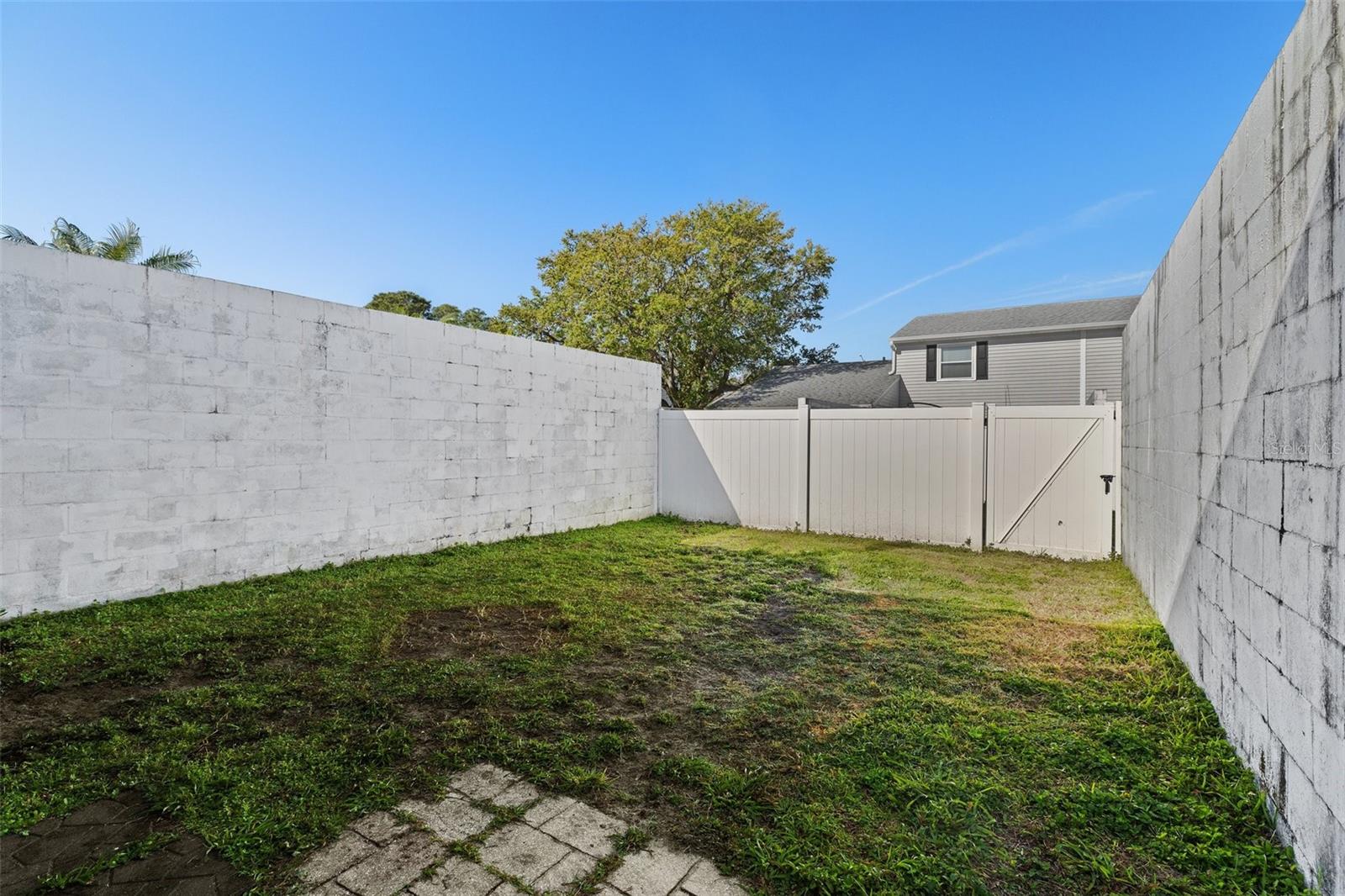 Listing photo id 35 for 11918 Dietz Drive 28