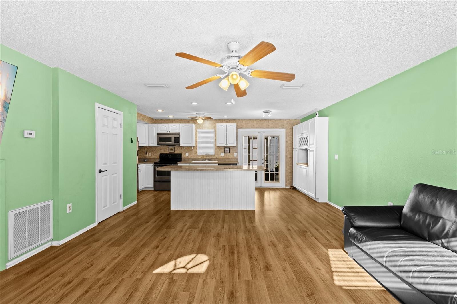 Listing photo id 2 for 11918 Dietz Drive 28