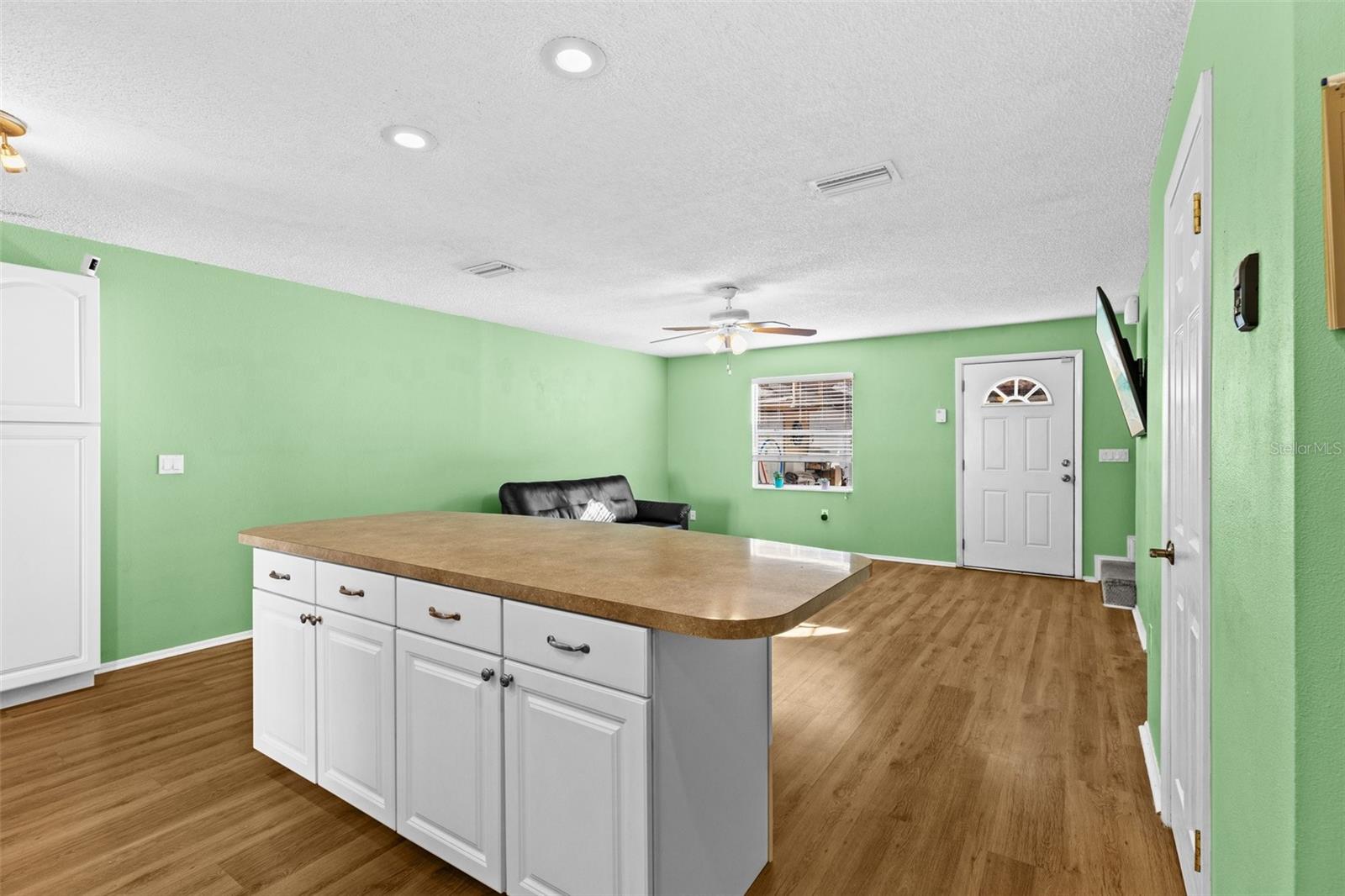 Listing photo id 4 for 11918 Dietz Drive 28