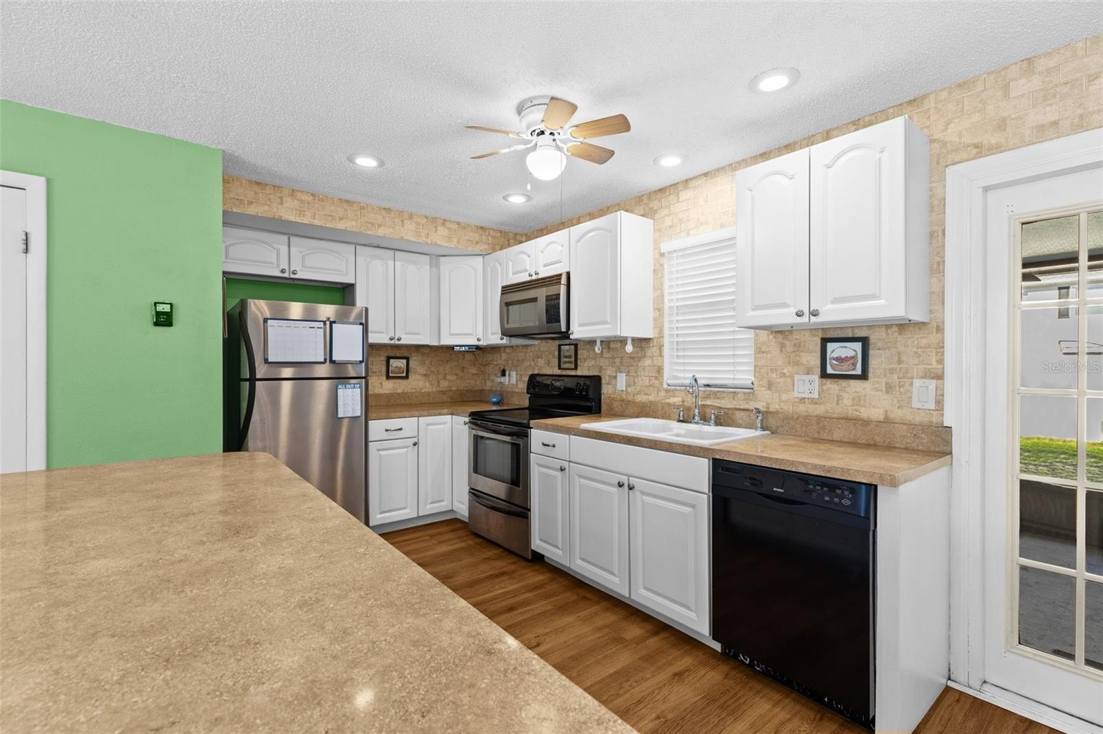 Listing photo id 5 for 11918 Dietz Drive 28