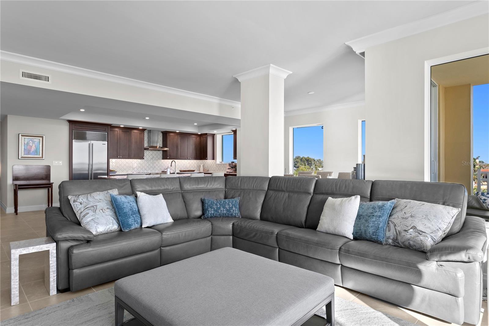 Image 12 of 64 For 755 Collany Road 401