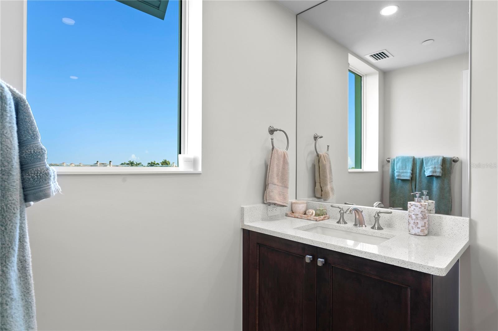Image 32 of 64 For 755 Collany Road 401