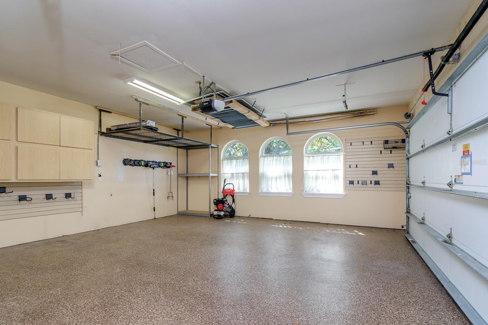 Listing photo id 88 for 4605 Vasconia Street