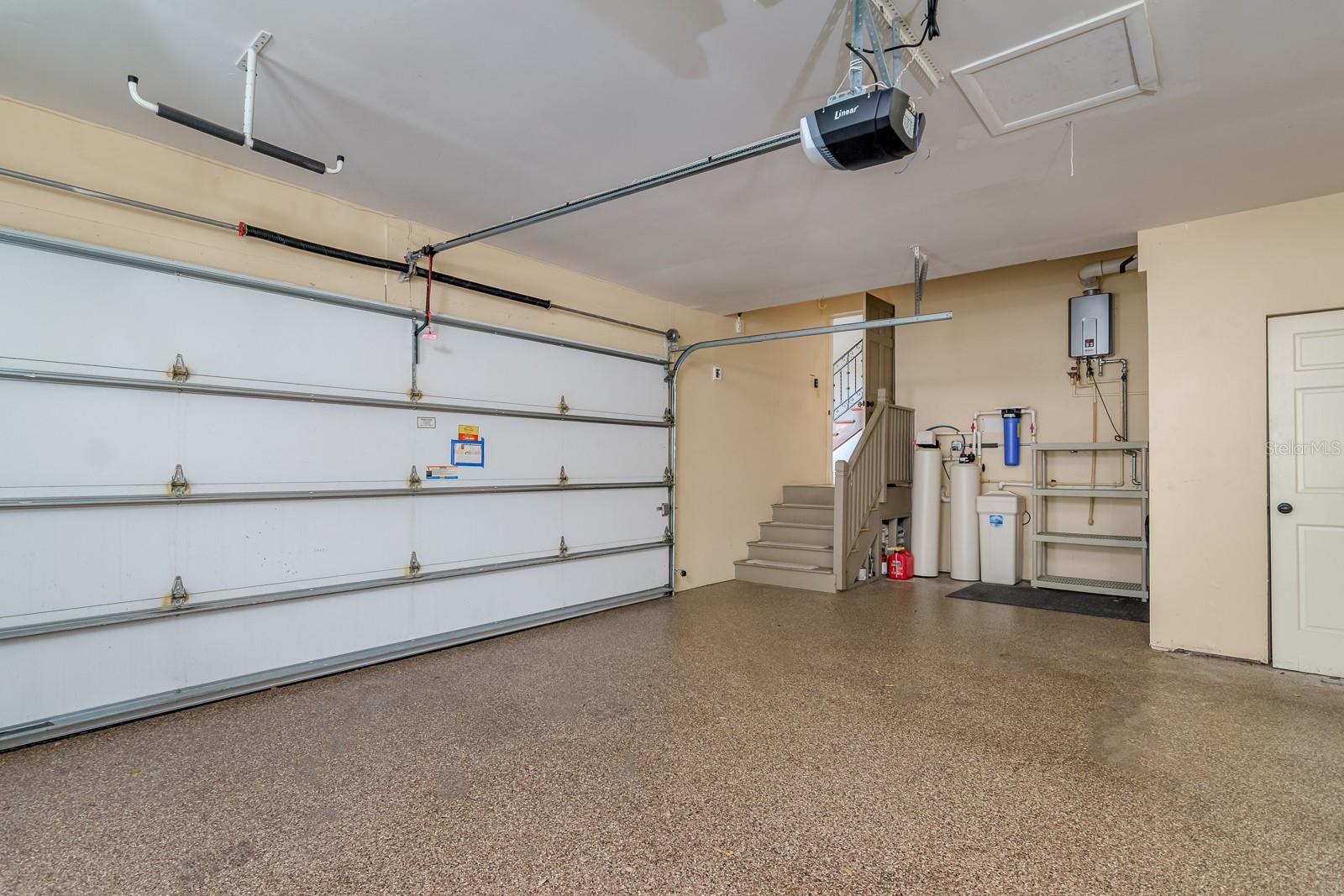 Listing photo id 89 for 4605 Vasconia Street
