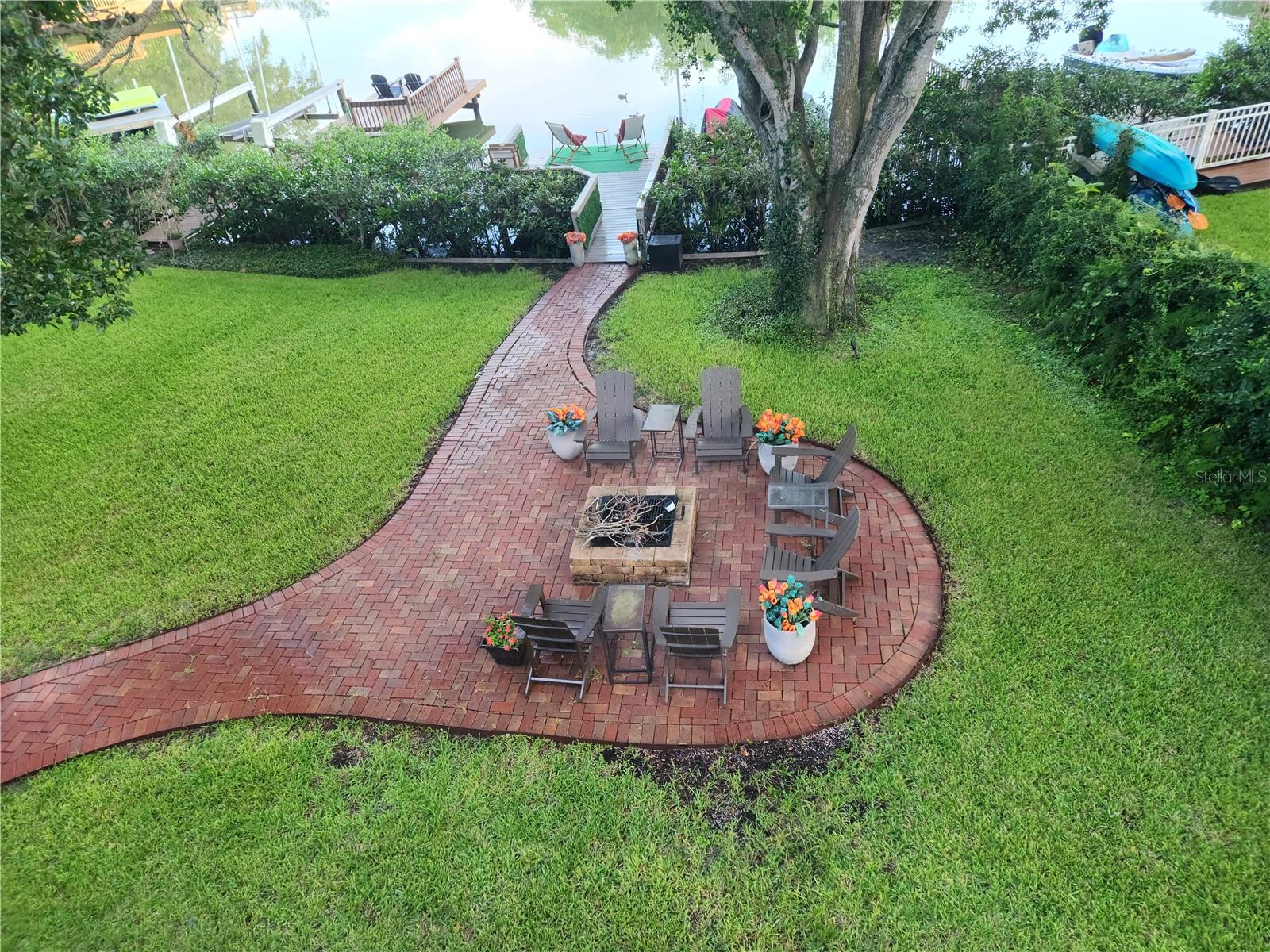 Listing photo id 90 for 4605 Vasconia Street