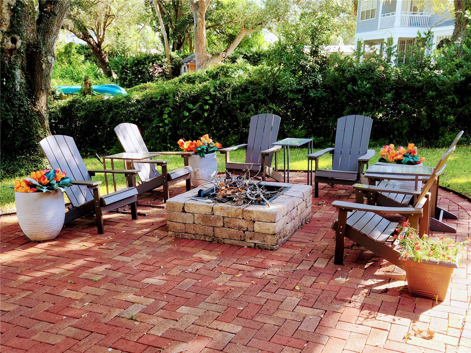 Listing photo id 93 for 4605 Vasconia Street