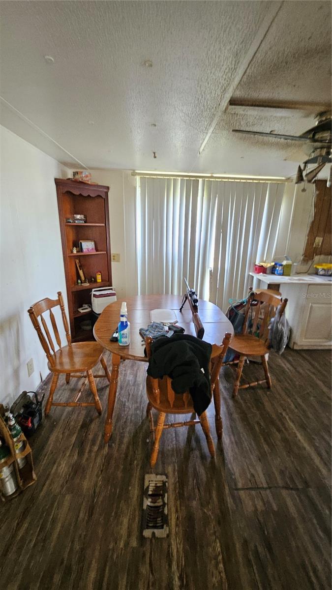 Listing photo id 8 for 7537 Rooks Drive
