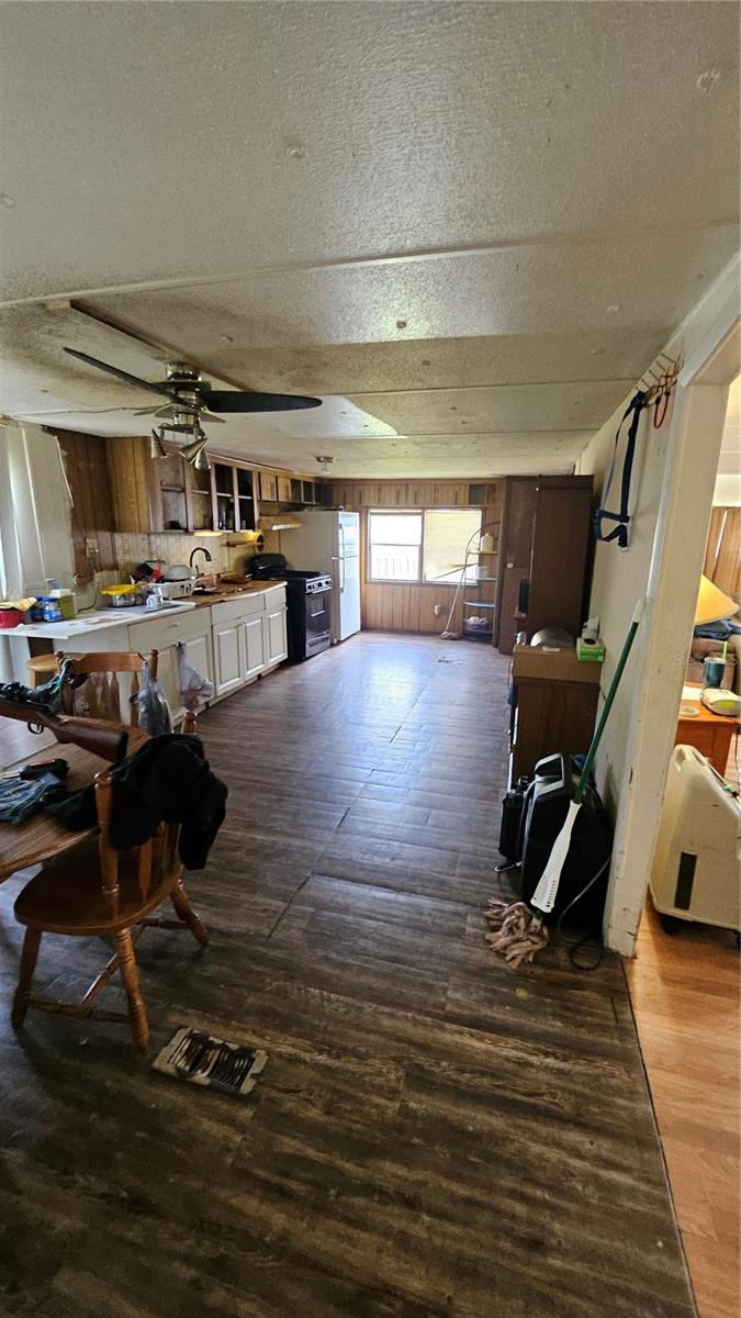 Listing photo id 11 for 7537 Rooks Drive