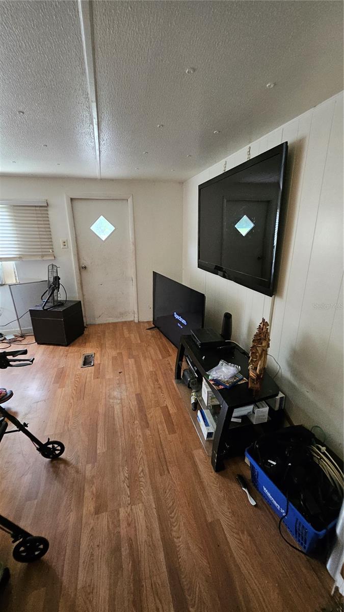 Listing photo id 5 for 7537 Rooks Drive
